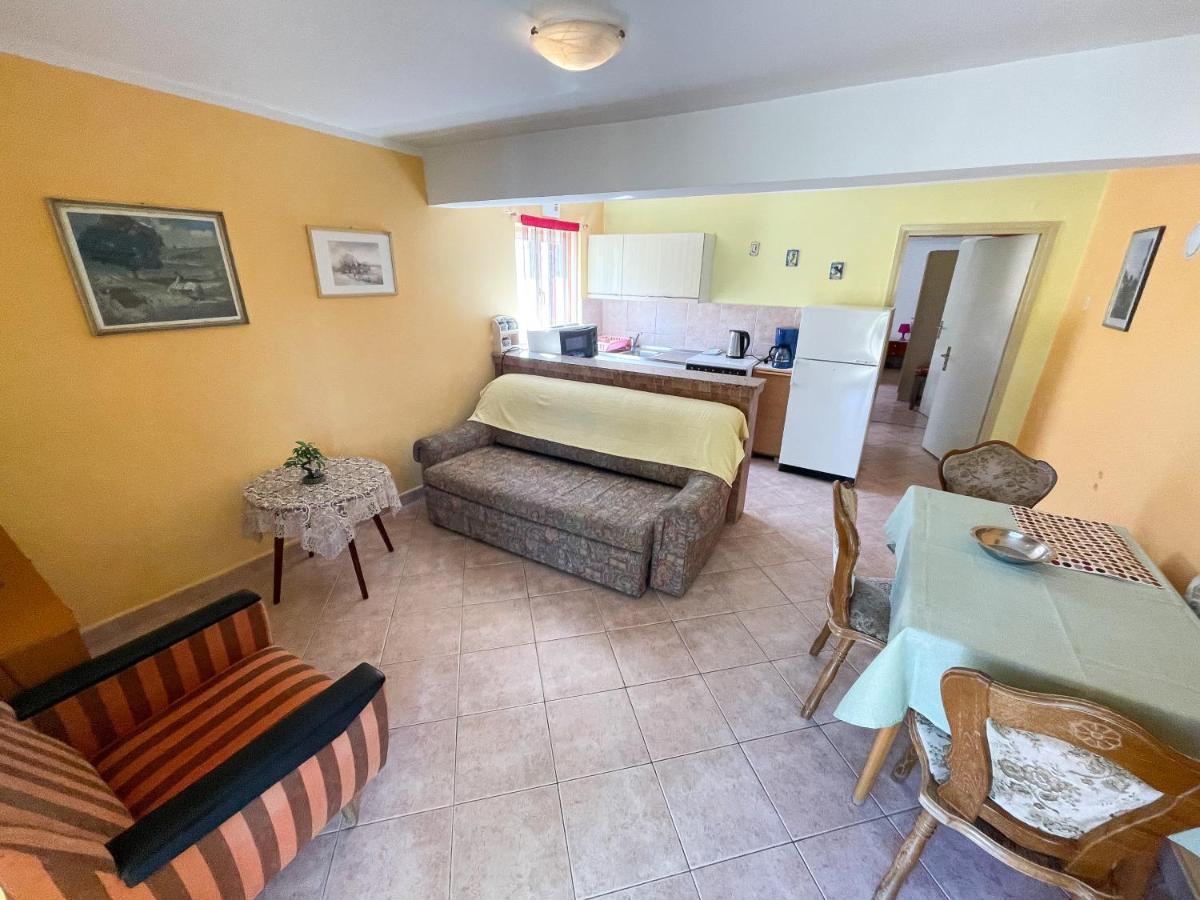Apartmani Leonarda ยาดราโนโว ภายนอก รูปภาพ